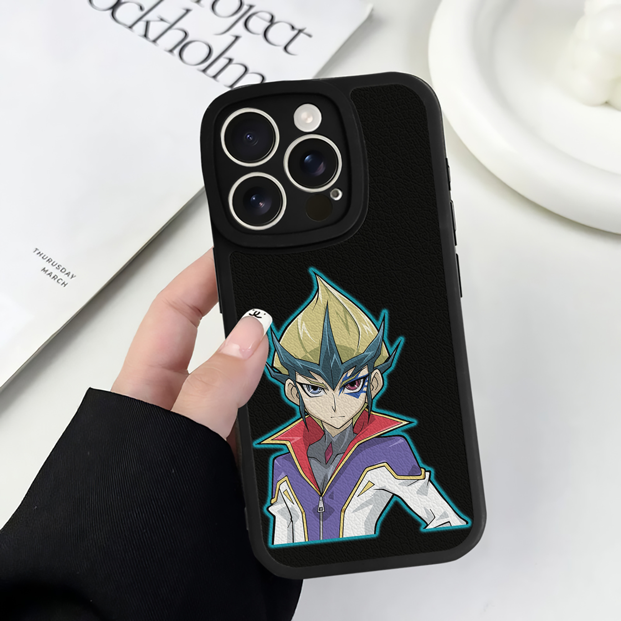 遊☆戯☆王 Yu-Gi-Oh! 【iPhone 16シリーズ対応】シリコンスマホケース（レザー調） 材質：シリコン